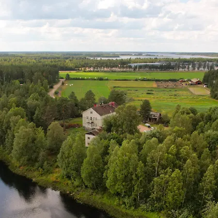 Sellivahdin Siisti 2 Hengen Keittioellae Helppo Pysaehdys Kuusamontien Varrella Пудасъярви